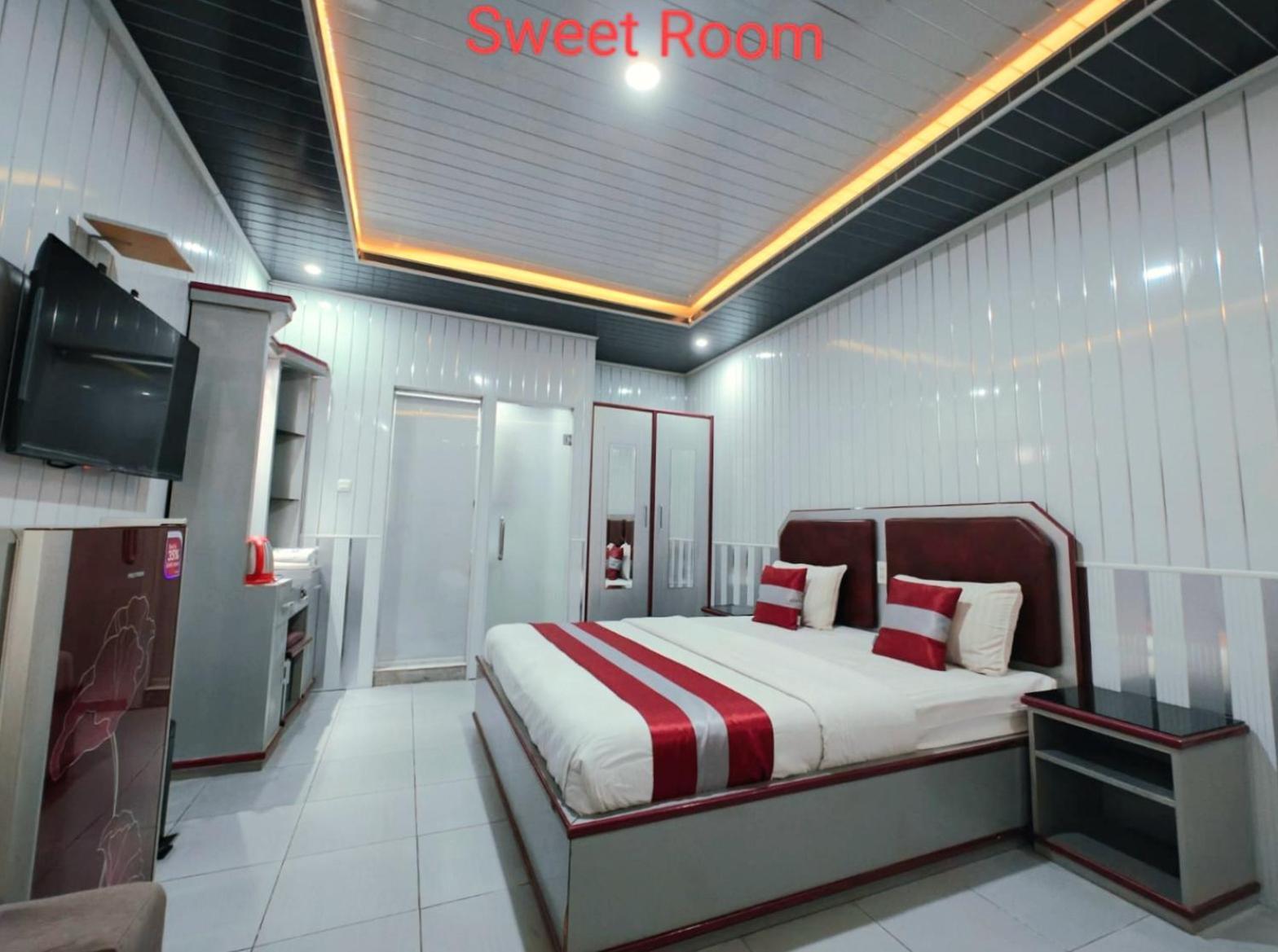 Executive And Hotel *